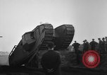 Standbild Ersten Weltkrieg era Mark VIII Tank testen Bridgeport Connecticut USA, 1918, aus Sekunde 40 historischem Filmmaterial Videoclip 65675048448