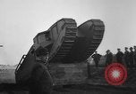 Standbild Ersten Weltkrieg era Mark VIII Tank testen Bridgeport Connecticut USA, 1918, aus Sekunde 43 historischem Filmmaterial Videoclip 65675048448