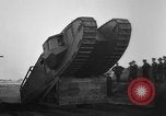 Standbild Ersten Weltkrieg era Mark VIII Tank testen Bridgeport Connecticut USA, 1918, aus Sekunde 44 historischem Filmmaterial Videoclip 65675048448