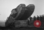 Standbild Ersten Weltkrieg era Mark VIII Tank testen Bridgeport Connecticut USA, 1918, aus Sekunde 45 historischem Filmmaterial Videoclip 65675048448