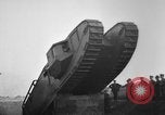Standbild Ersten Weltkrieg era Mark VIII Tank testen Bridgeport Connecticut USA, 1918, aus Sekunde 47 historischem Filmmaterial Videoclip 65675048448