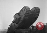 Standbild Ersten Weltkrieg era Mark VIII Tank testen Bridgeport Connecticut USA, 1918, aus Sekunde 48 historischem Filmmaterial Videoclip 65675048448