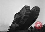 Standbild Ersten Weltkrieg era Mark VIII Tank testen Bridgeport Connecticut USA, 1918, aus Sekunde 50 historischem Filmmaterial Videoclip 65675048448