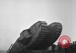 Standbild Ersten Weltkrieg era Mark VIII Tank testen Bridgeport Connecticut USA, 1918, aus Sekunde 54 historischem Filmmaterial Videoclip 65675048448