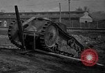 Standbild Ford 2-Mann Tank Highland Park Michigan USA, 1918, aus Sekunde 17 historischem Filmmaterial Videoclip 65675048451