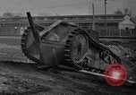 Standbild Ford 2-Mann Tank Highland Park Michigan USA, 1918, aus Sekunde 19 historischem Filmmaterial Videoclip 65675048451