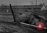 Standbild Ford 2-Mann Tank Highland Park Michigan USA, 1918, aus Sekunde 20 historischem Filmmaterial Videoclip 65675048451