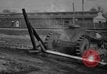 Standbild Ford 2-Mann Tank Highland Park Michigan USA, 1918, aus Sekunde 21 historischem Filmmaterial Videoclip 65675048451