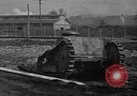 Standbild Ford 2-Mann Tank Highland Park Michigan USA, 1918, aus Sekunde 33 historischem Filmmaterial Videoclip 65675048451