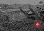 Standbild Ford 2-Mann Tank Highland Park Michigan USA, 1918, aus Sekunde 48 historischem Filmmaterial Videoclip 65675048451