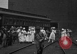 Standbild Rote Kreuz Kantine Services rail road car United States USA, 1918, aus Sekunde 8 historischem Filmmaterial Videoclip 65675048460