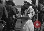 Standbild Rote Kreuz Kantine Services rail road car United States USA, 1918, aus Sekunde 10 historischem Filmmaterial Videoclip 65675048460