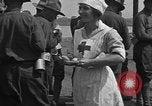 Standbild Rote Kreuz Kantine Services rail road car United States USA, 1918, aus Sekunde 13 historischem Filmmaterial Videoclip 65675048460