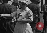 Standbild Rote Kreuz Kantine Services rail road car United States USA, 1918, aus Sekunde 14 historischem Filmmaterial Videoclip 65675048460