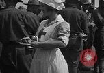 Standbild Rote Kreuz Kantine Services rail road car United States USA, 1918, aus Sekunde 16 historischem Filmmaterial Videoclip 65675048460