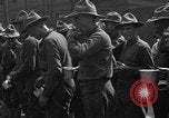 Standbild Rote Kreuz Kantine Services rail road car United States USA, 1918, aus Sekunde 27 historischem Filmmaterial Videoclip 65675048460