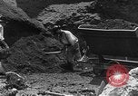 Standbild Stahlerzeugung Italien, 1916, aus Sekunde 25 historischem Filmmaterial Videoclip 65675048461