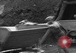 Standbild Stahlerzeugung Italien, 1916, aus Sekunde 26 historischem Filmmaterial Videoclip 65675048461