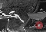 Standbild Stahlerzeugung Italien, 1916, aus Sekunde 27 historischem Filmmaterial Videoclip 65675048461