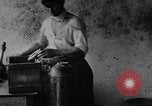 Immagine di La fabbricazione di proiettili di mortaio Italia, 1916, secondo 56 filmato di repertorio 65675048466