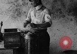 Immagine di La fabbricazione di proiettili di mortaio Italia, 1916, secondo 62 filmato di repertorio 65675048466