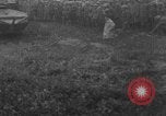 Immagine di Serbatoio francese di dimostrazione per le truppe degli Stati Uniti Picardia Francia, 1918, secondo 5 filmato di repertorio 65675048480