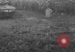 Immagine di Serbatoio francese di dimostrazione per le truppe degli Stati Uniti Picardia Francia, 1918, secondo 6 filmato di repertorio 65675048480