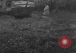 Immagine di Serbatoio francese di dimostrazione per le truppe degli Stati Uniti Picardia Francia, 1918, secondo 17 filmato di repertorio 65675048480