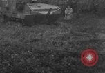 Immagine di Serbatoio francese di dimostrazione per le truppe degli Stati Uniti Picardia Francia, 1918, secondo 21 filmato di repertorio 65675048480