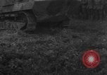 Immagine di Serbatoio francese di dimostrazione per le truppe degli Stati Uniti Picardia Francia, 1918, secondo 36 filmato di repertorio 65675048480