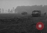 Immagine di Serbatoio francese di dimostrazione per le truppe degli Stati Uniti Picardia Francia, 1918, secondo 51 filmato di repertorio 65675048480