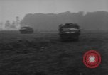 Immagine di Serbatoio francese di dimostrazione per le truppe degli Stati Uniti Picardia Francia, 1918, secondo 62 filmato di repertorio 65675048480