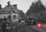 Immagine di American fanti con serbatoi di francese Francia, 1918, secondo 3 filmato di repertorio 65675048484