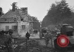 Immagine di American fanti con serbatoi di francese Francia, 1918, secondo 9 filmato di repertorio 65675048484