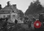 Immagine di American fanti con serbatoi di francese Francia, 1918, secondo 10 filmato di repertorio 65675048484