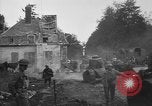 Immagine di American fanti con serbatoi di francese Francia, 1918, secondo 11 filmato di repertorio 65675048484