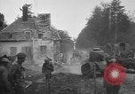 Immagine di American fanti con serbatoi di francese Francia, 1918, secondo 13 filmato di repertorio 65675048484