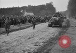 Immagine di American fanti con serbatoi di francese Francia, 1918, secondo 32 filmato di repertorio 65675048484