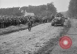 Immagine di American fanti con serbatoi di francese Francia, 1918, secondo 34 filmato di repertorio 65675048484