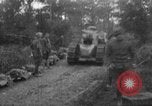Immagine di American fanti con serbatoi di francese Francia, 1918, secondo 36 filmato di repertorio 65675048484