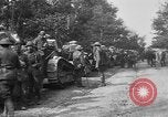 Immagine di American fanti con serbatoi di francese Francia, 1918, secondo 53 filmato di repertorio 65675048484