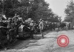 Immagine di American fanti con serbatoi di francese Francia, 1918, secondo 58 filmato di repertorio 65675048484