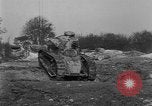 Standbild Allied Tank Frankreich, 1918, aus Sekunde 40 historischem Filmmaterial Videoclip 65675048488