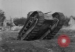 Standbild Allied Tank Frankreich, 1918, aus Sekunde 56 historischem Filmmaterial Videoclip 65675048488