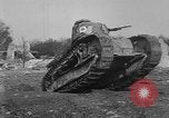 Standbild Allied Tank Frankreich, 1918, aus Sekunde 57 historischem Filmmaterial Videoclip 65675048488
