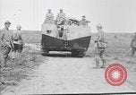 Standbild französischen Saint-Chamond Tank Frankreich, 1918, aus Sekunde 4 historischem Filmmaterial Videoclip 65675048489