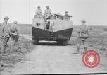 Standbild französischen Saint-Chamond Tank Frankreich, 1918, aus Sekunde 5 historischem Filmmaterial Videoclip 65675048489
