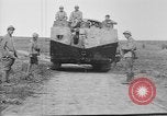 Standbild französischen Saint-Chamond Tank Frankreich, 1918, aus Sekunde 7 historischem Filmmaterial Videoclip 65675048489
