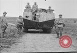 Standbild französischen Saint-Chamond Tank Frankreich, 1918, aus Sekunde 8 historischem Filmmaterial Videoclip 65675048489