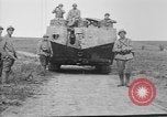 Standbild französischen Saint-Chamond Tank Frankreich, 1918, aus Sekunde 9 historischem Filmmaterial Videoclip 65675048489